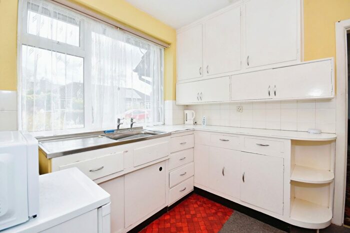 2 Bedroom Bungalow For Sale In Bridgefield Close, High Lane, Stockport, Greater Manchester, SK6