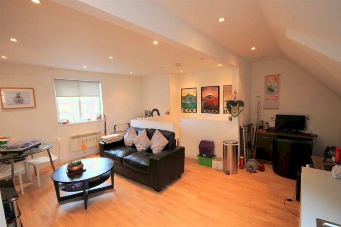 2 Bedroom Apartment To Rent In Old Kent Road, London, SE15