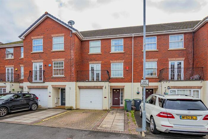 4 Bedroom Town House To Rent In Clos Halket, Canton, Cardiff, CF11