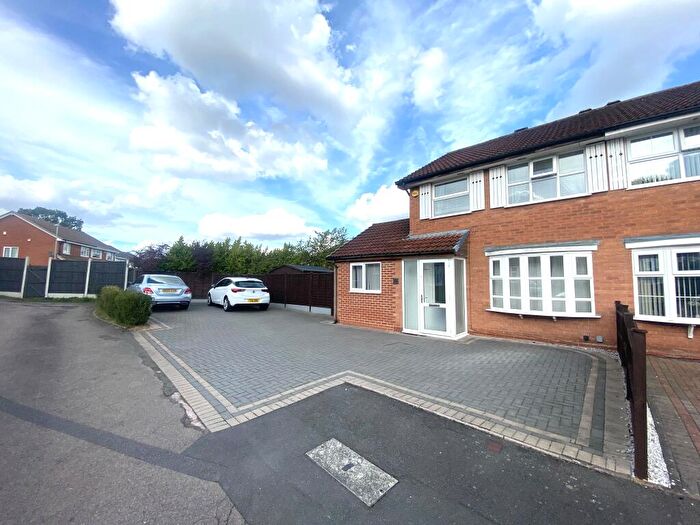 3 Bedroom House To Rent In Foxhope Close, Kings Norton, B38