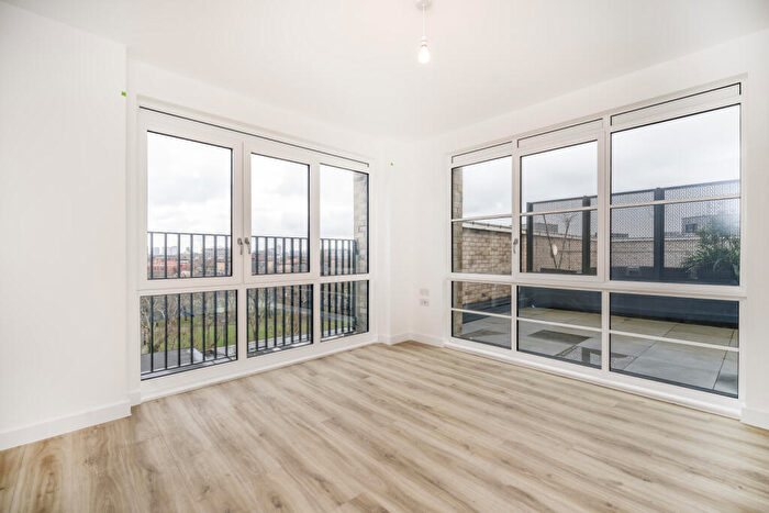 3 Bedroom Flat For Sale In Witan Street, London, E2