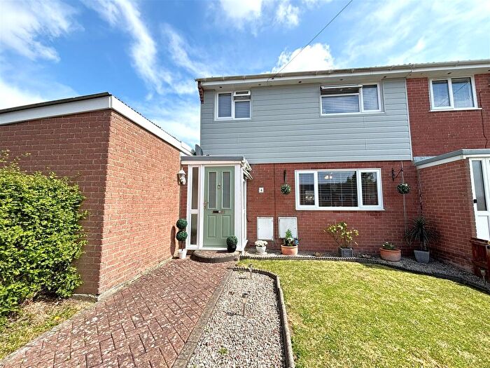 3 Bedroom End Terrace House For Sale In Lindens Close, Lodmoor, DT4