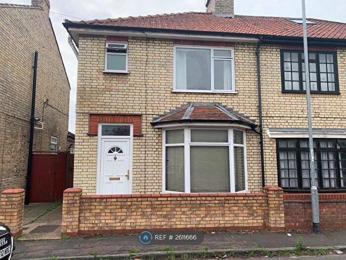 4 Bedroom Semi-Detached House To Rent In Natal Road, Cambridge, CB1