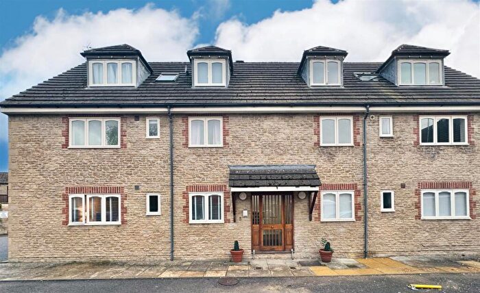 2 Bedroom Flat For Sale In Central Cirencester, GL7