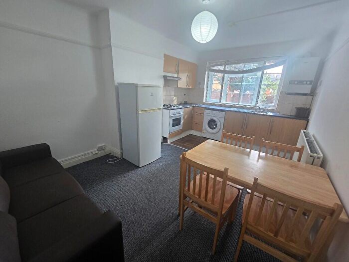 3 Bedroom Flat To Rent In Lemna Road, London, E11