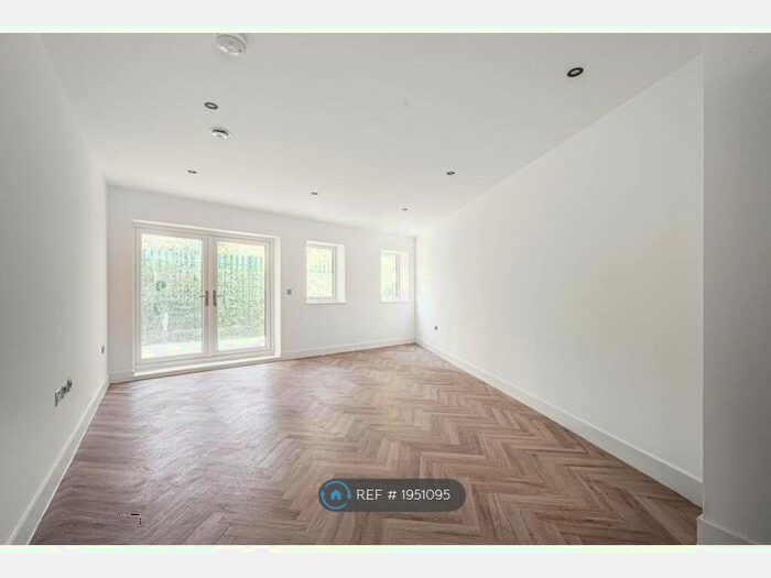 2 Bedroom Flat To Rent In Dagmar Road, London, N4