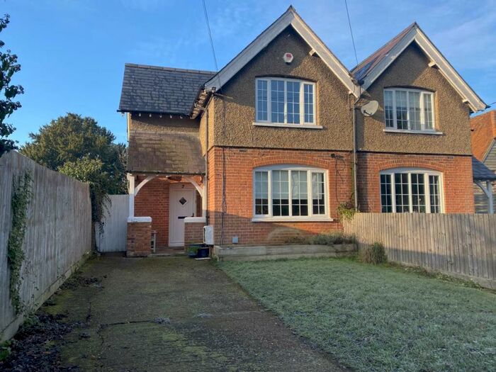 3 Bedroom House To Rent In Manor Road, , Aylesbury, HP22