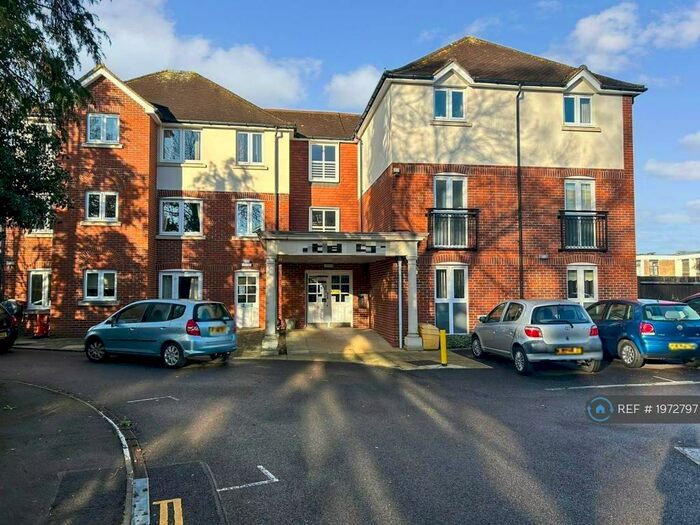 1 Bedroom Flat To Rent In Mitchell Court, Horley, RH6