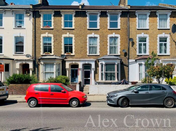 4 Bedroom Flat To Rent In Graham Road, Hackney, E8