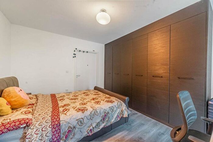 3 Bedroom Flat For Sale In Lensview Close, , Harrow, Harrow, HA1