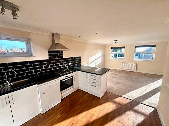 2 Bedroom Flat To Rent In High Road, Woodford Green, IG8