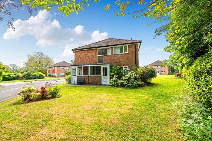 2 Bedroom Maisonette For Sale In Furrows Place, Caterham, CR3