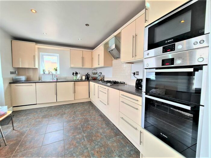 3 Bedroom Semi-Detached House To Rent In Sidney Road, Staines-Upon-Thames, TW18