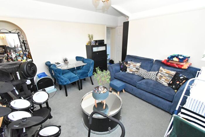2 Bedroom Maisonette For Sale In Westways, York Road, Northwood, HA6