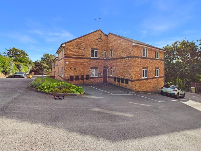 2 Bedroom Flat For Sale In Snape Hill Crescent, Dronfield, Derbyshire, S18