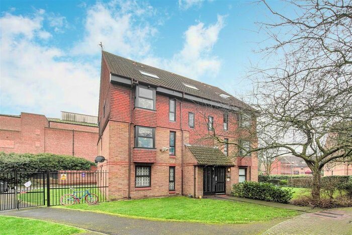 Studio To Rent In Coopers Close, London, E1