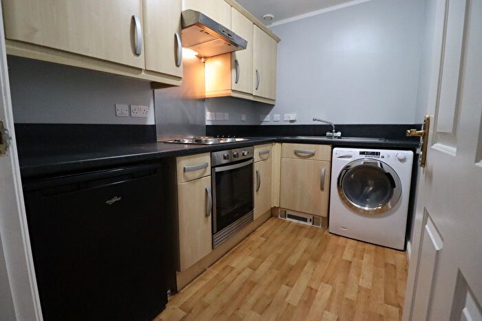 2 Bedroom Flat To Rent In Queens Crescent, Livingston, EH54