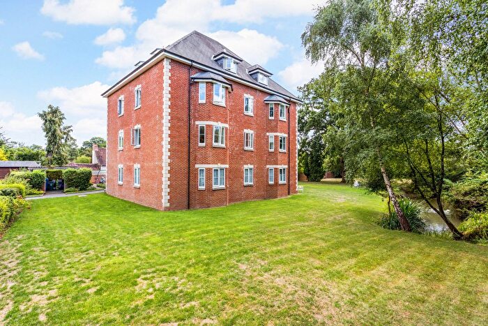 2 Bedroom Flat To Rent In Green Lane, Horley, RH6