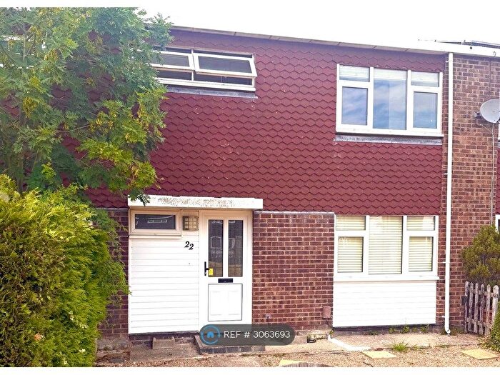 3 Bedroom Terraced House To Rent In Masons Court, Aylesbury, HP19