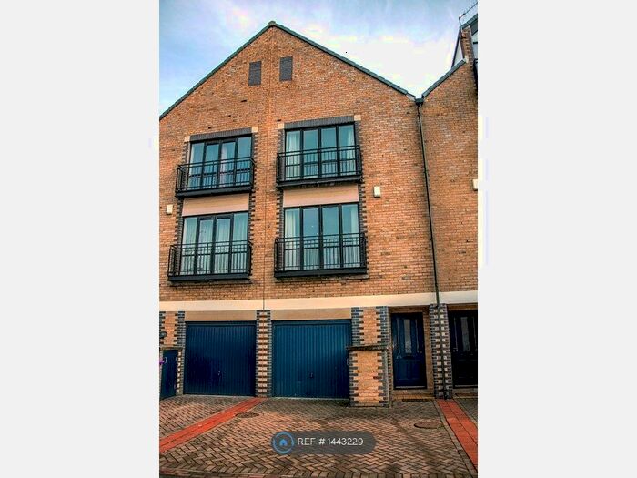 3 Bedroom Detached House To Rent In South Ferry Quay, Liverpool, L3