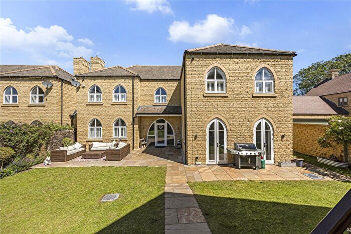 5 Bedroom Detached House For Sale In Barnard Crescent, Broadway, Worcestershire, WR12