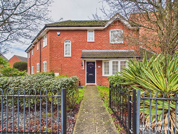 4 Bedroom Semi Detached House For Sale In Emmett Drive, Aylesbury, HP21