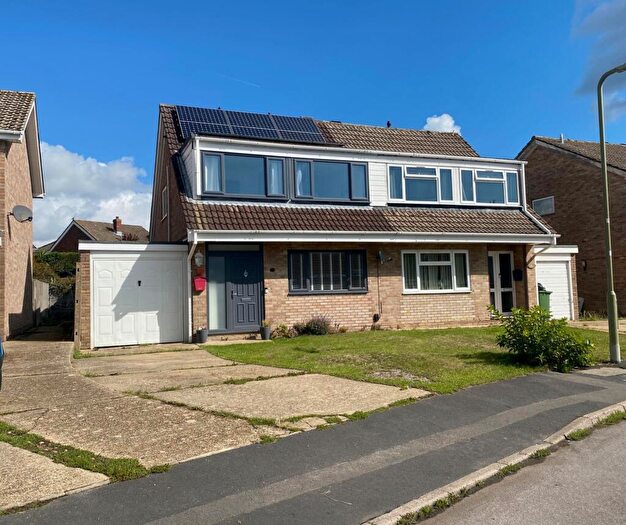 3 Bedroom Semi-Detached House For Sale In Eastcot Close, Holbury, SO45
