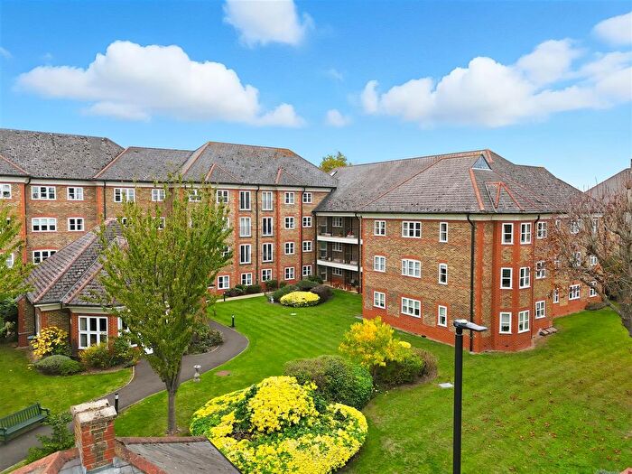 2 Bedroom Flat For Sale In Blake Court, Newsholme Drive, London, N21