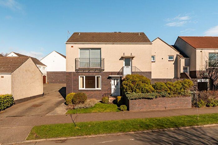 1 Bedroom Flat For Sale In Hillpark Wood, Edinburgh, EH4