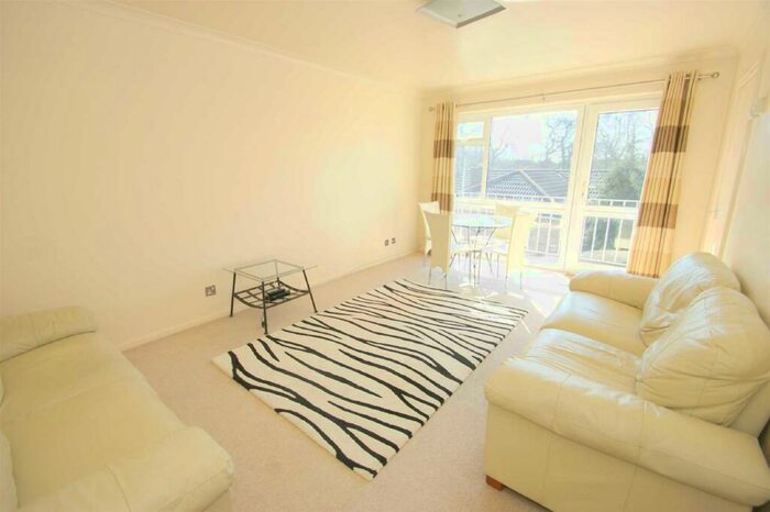 2 Bedroom Flat To Rent In Slaid Hill Court, Alwoodley, Leeds, LS17