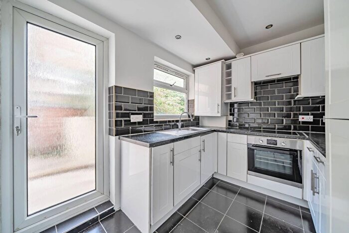 2 Bedroom Flat For Sale In Drakefell Road, Brockley, London, SE4
