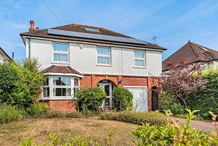 4 Bedroom Detached House For Sale In Kings Road, Alton, Hampshire, GU34