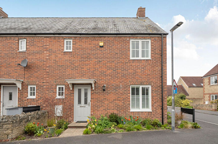 3 Bedroom End Of Terrace House For Sale In Coles Close, Wincanton, BA9