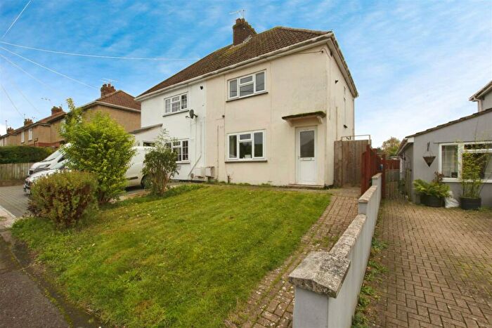 3 Bedroom Semi-Detached House For Sale In Meads Road, Durrington, Salisbury, SP4