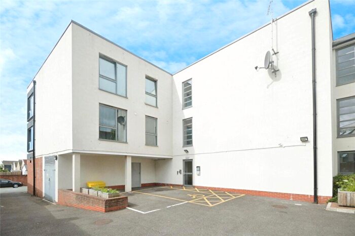 2 Bedroom Flat To Rent In Cathays Terrace, Cardiff, CF24