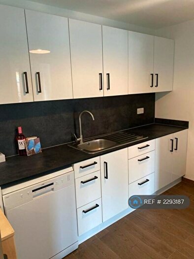 6 Bedroom Semi-Detached House To Rent In Cabell Road, Guildford, GU2