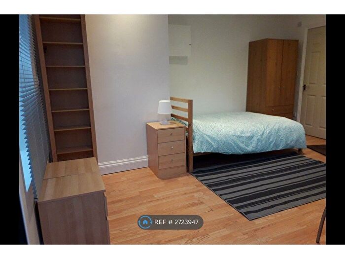 Studio To Rent In Leslie Road, London, E11