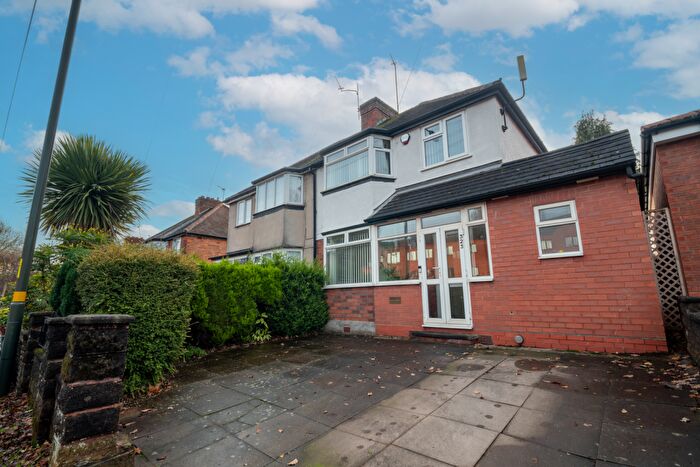 3 Bedroom Semi Detached House For Sale In Haunch Lane, Birmingham, B13