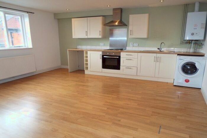 2 Bedroom Flat To Rent In B Alcester Road, Studley, B80