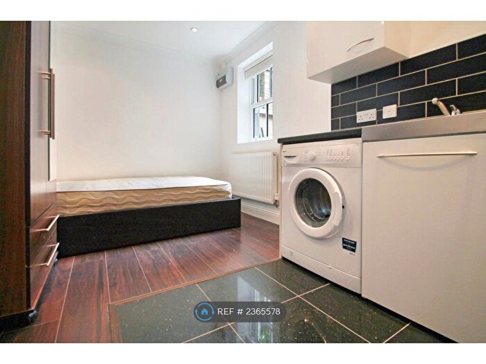 Studio To Rent In Goulton Road, London, E5