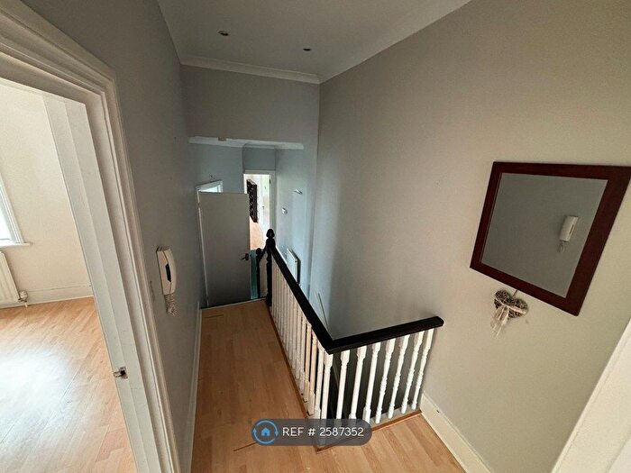 2 Bedroom Flat To Rent In Mannock Road, London, N22