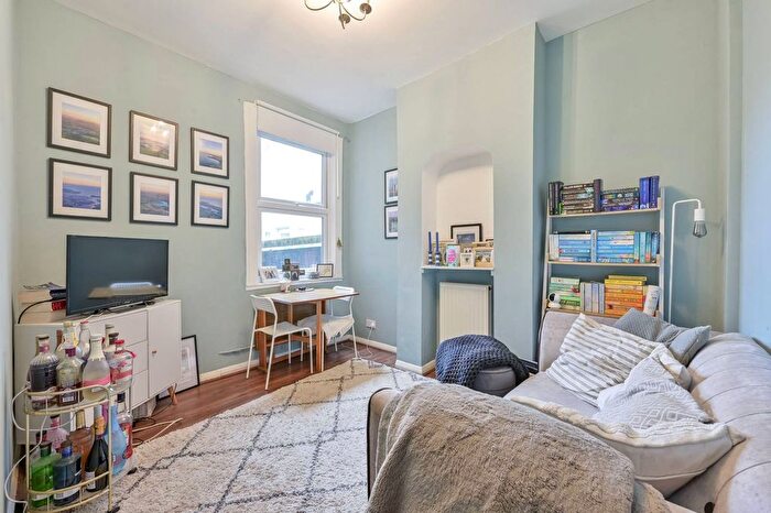 1 Bedroom Flat To Rent In Quicks Road, South Wimbledon, London, SW19