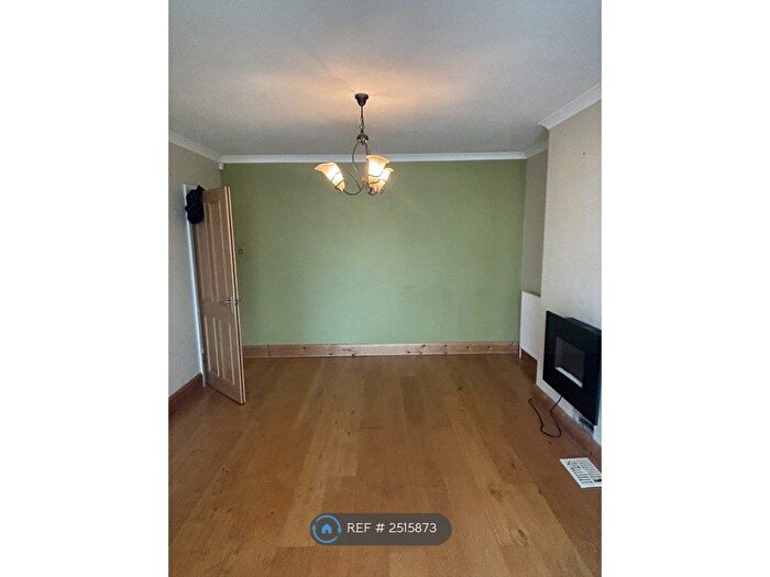 5 Bedroom Semi-Detached House To Rent In Orchard Drive, Watford, WD17