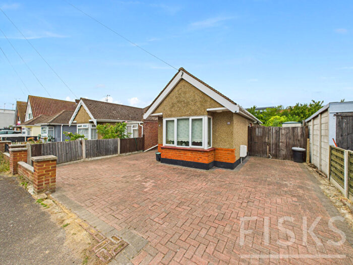 2 Bedroom Semi-Detached Bungalow For Sale In Oak Road, Canvey Island, SS8
