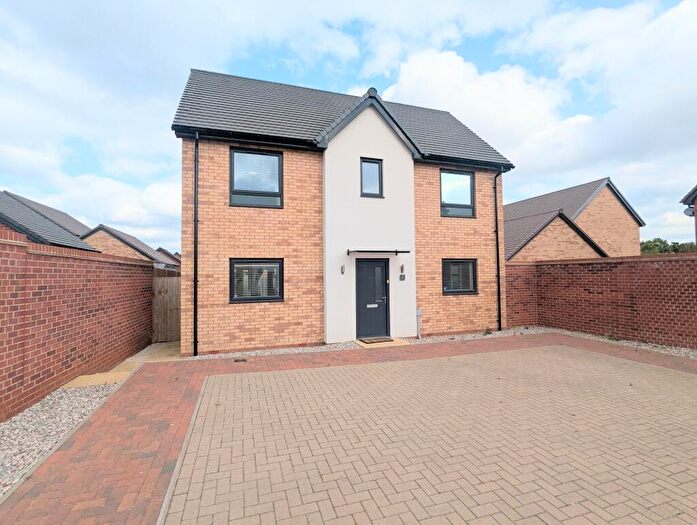 3 Bedroom Detached House To Rent In King Street, Glebe Farm, Milton Keynes, MK17