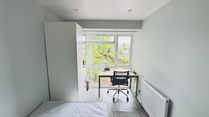 6 Bedroom End Of Terrace House To Rent In Guildford Park Avenue, Guildford, GU2