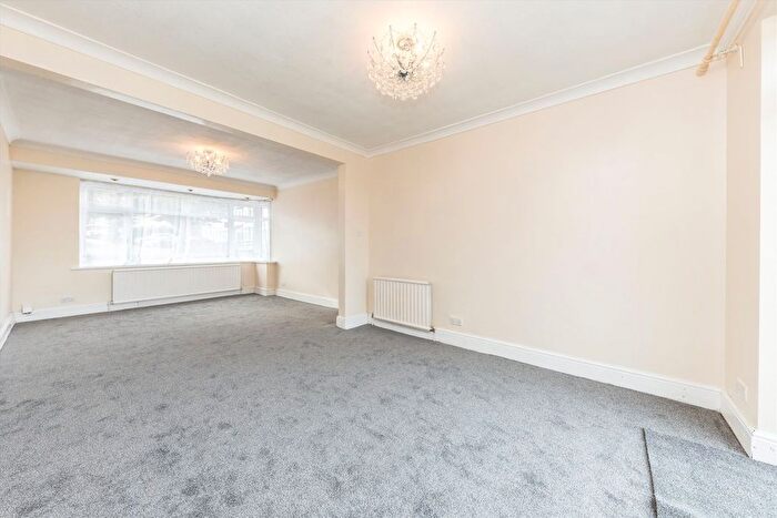 3 Bedroom Terraced House To Rent In Cleveley Crescent, Ealing, W5