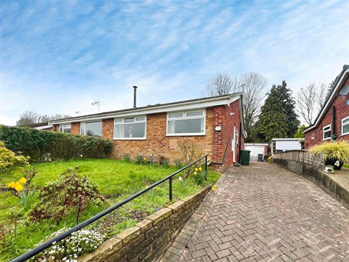 3 Bedroom Semi-Detached Bungalow For Sale In Oakdale Drive, Bradford, BD10
