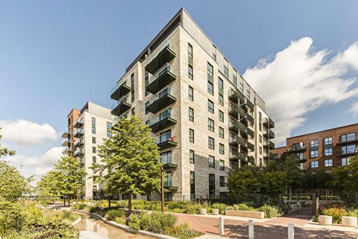 3 Bedroom Flat To Rent In Greenleaf Walk, Southall, UB1
