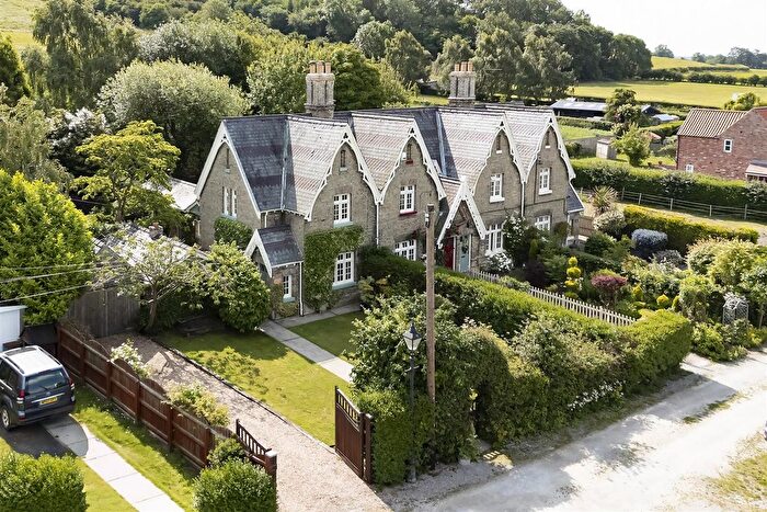 3 Bedroom Cottage For Sale In North Cliffe, York, YO43